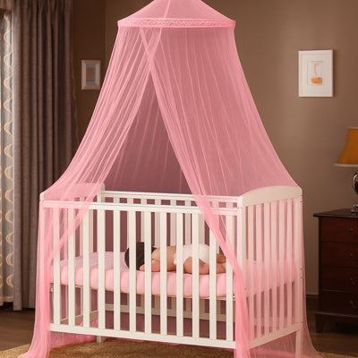 bebe endormi sous ciel de lit enfant rose