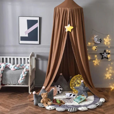 ciel de lit bébé servant de tente de jeu