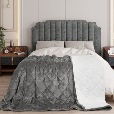 couverture lestée grise utilisée comme édredon