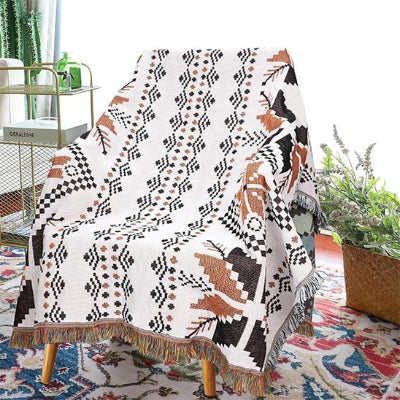 couverture style aztèque étendu sur chaise