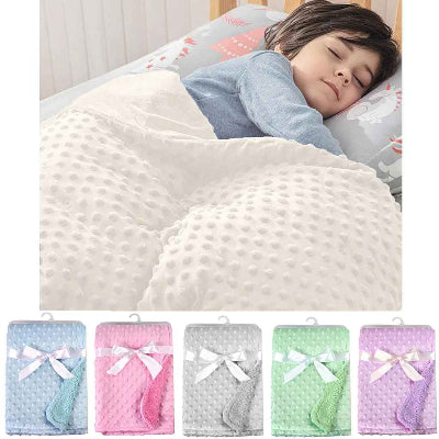 différentes couleur offerte plaid bébé avec garçonnet faisant sieste