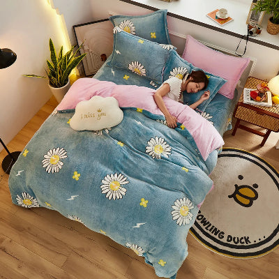 femme coucher sur protege oreiller fleur blanche