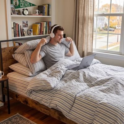 homme avec écouteur sous housse de couette 220x240