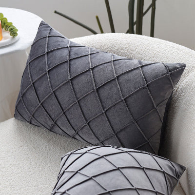 housse de coussin 30x50 grise placée sur canapé