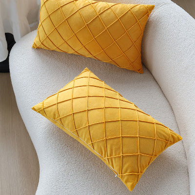 housse de coussin 30x50 jaune déposé sur banc