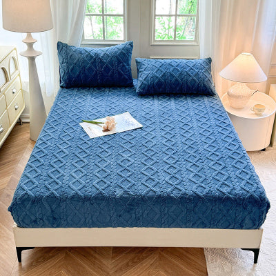 housse de matelas bleu sur lit