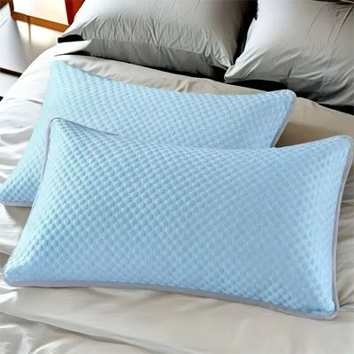 housse doreiller placer lune devant lautre sur lit