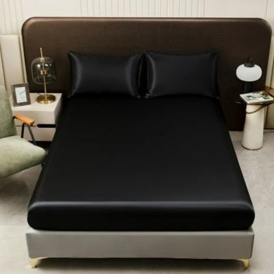lit avec draps housse noir