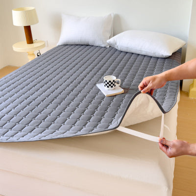 mains montrant élastique protection matelas
