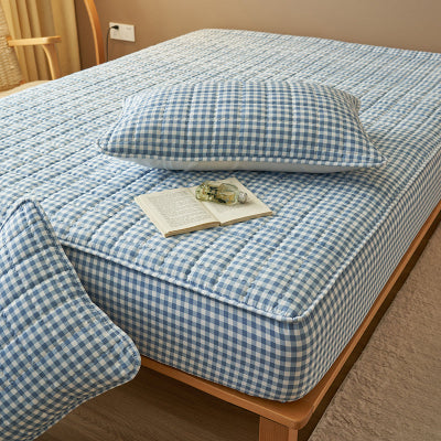 protège matelas 140x190 vichy bleu sur matelas