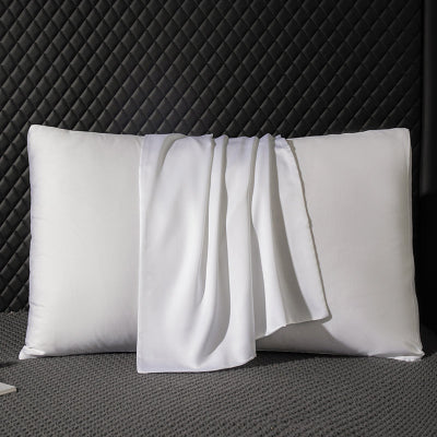 taie d'oreiller en soie blanche
