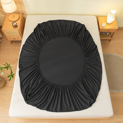 vue contour élastique sur drap housse noire