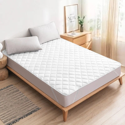 vue protection matelas blanc sur lit