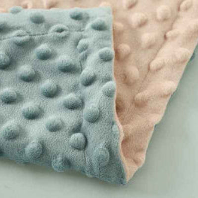 zoom couverture bébé vue deux côté velour a bulle