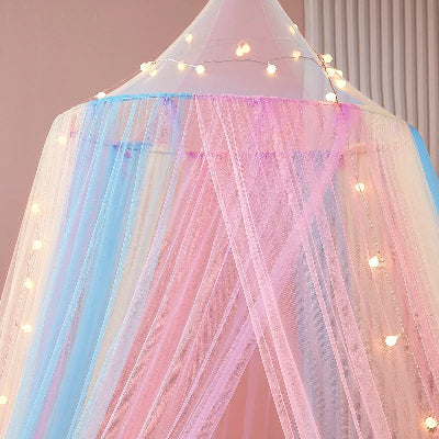zoom haut ciel de lit enfant